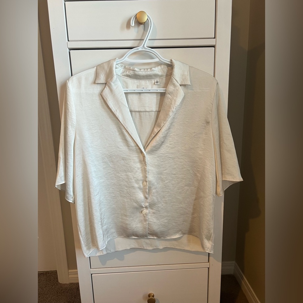 Aritzia Wilfred Satin Beso Shirt Size Medium
